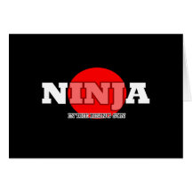 Ninja en el sol naciente tarjeton