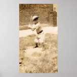 niño que juega el poster del béisbol