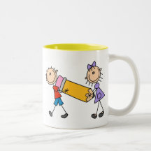Niños del palillo con el lápiz tazas