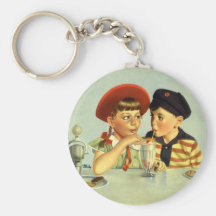 Niños, muchacho y chica del vintage compartiendo u llaveros