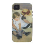 Niños que juegan en la playa de Mary Cassatt Case-Mate iPhone 4 Funda