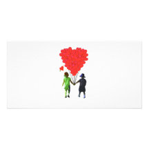 Niños que sostienen las manos y los globos en form tarjetas con fotos personalizadas
