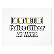 No moleste… al oficial de policía en el trabajo anuncios personalizados