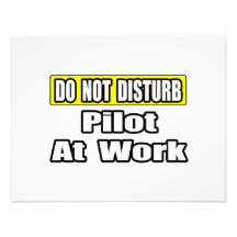 No moleste… al piloto en el trabajo invitación