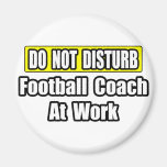 No perturbe… al entrenador de fútbol en el trabajo imán