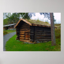 Noruega, choza de madera en altos pastos poster