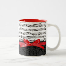 Notas de la música y falsa cinta roja tazas