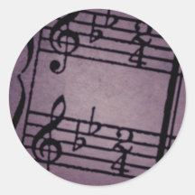 Notas musicales sobre púrpura áspera etiquetas redondas