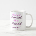Novia orgullosa de un analista financiero tazas de café