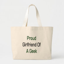 Novia orgullosa de un friki bolsa de mano