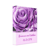 Novia y novio del monograma con los rosas púrpuras lienzo envuelto para galerias