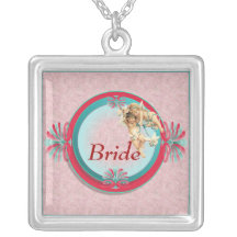 Novias y collares de las damas de honor