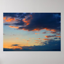 Nubes con la impresión atractiva de la guarnición poster