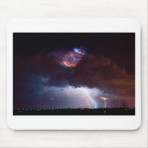 Nubes de la luz. Relámpago que pega el condado de  Alfombrillas De Raton