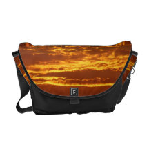 Nubes de la puesta del sol bolsa messenger