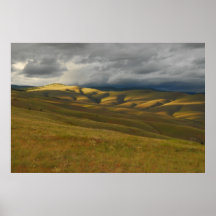 Nubes de tormenta que ruedan sobre Montana Praire Poster