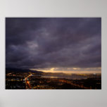 Nubes y luces de la ciudad posters