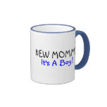 Nueva mamá su un azul del muchacho tazas