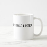 Nunca confíe en a una persona taza de café