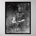 Oficial con el Daguerreotype 1851 de la mujer Posters