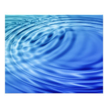 Ondulaciones apacibles del agua azul fotografías  