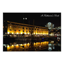 Opinión de la noche de Londres del muelle del St K Impresion Fotografica