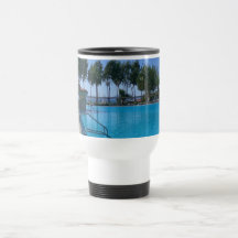Opiniones de la playa y de la piscina taza de café