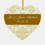 Ornamento poner crema y blanco del favor del boda  ornato