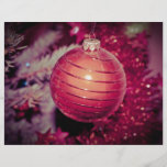 Ornamento rojo del árbol de navidad tarjeta publicitaria