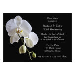 Orquídea en la invitación negra de la fiesta de an