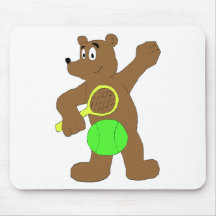 Oso del dibujo animado con la estafa de tenis tapete de raton
