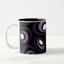 Óvalos retros compensados del ciruelo y de la crem taza de café