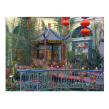 Pagoda oriental con el puente tarjeta postal