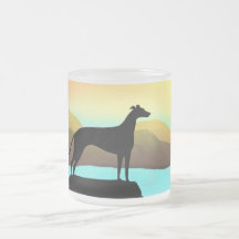 Paisaje del perro del galgo de la orilla del agua tazas
