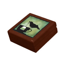 Pájaro en una caja de regalo de la taza de té