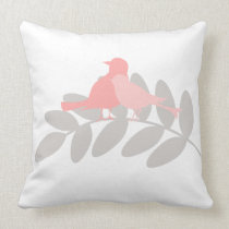 Pájaros rosados y grises almohadas