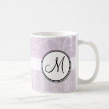 Palidezca - las briznas y las rayas florales rosad taza