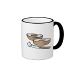 panecillo y queso cremoso taza de café