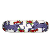 Pantera con la impresión del tatuaje de los rosas patín