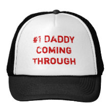 Papá #1 que viene a través del gorra