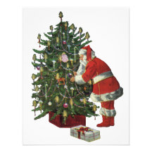 Papá Noel que enciende velas en el árbol de navida Comunicado Personal