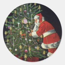 Papá Noel que enciende velas en el árbol de navida Pegatinas Redondas
