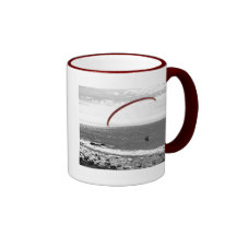 Paragliding por la taza de café del océano