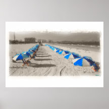 Paraguas azules y blancos poster