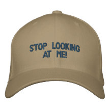 ¡Pare el mirar de mí! Gorras De Béisbol Bordadas