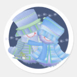 Pares de la nieve de las Felices Navidad Pegatina Redonda