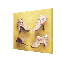 Pares de los zapatos bordados, c.1714 impresion en lona