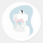 Pastel de bodas con el primero de novia y del novi etiquetas  