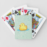 Pato amarillo con las burbujas flotantes alrededor cartas de juego