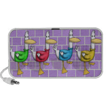 patos divertidos en los suéteres todos en una fila altavoces de viajar